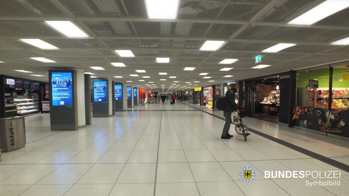 Bundespolizeidirektion München: Exhibitionist festgenommen / Identifizierung dank Kameraaufzeichnungen - Foto: presseportal.de