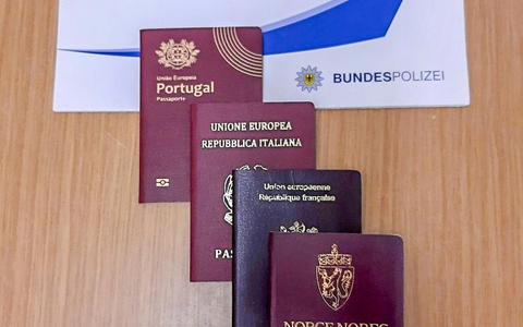 BPOL-BadBentheim: Bundespolizei stellt mehrere gefÀlschte Ausweisdokumente sicher - Foto: presseportal.de BPOL-BadBentheim: Bundespolizei stellt mehrere gefÀlschte Ausweisdokumente sicher - Foto: presseportal.de