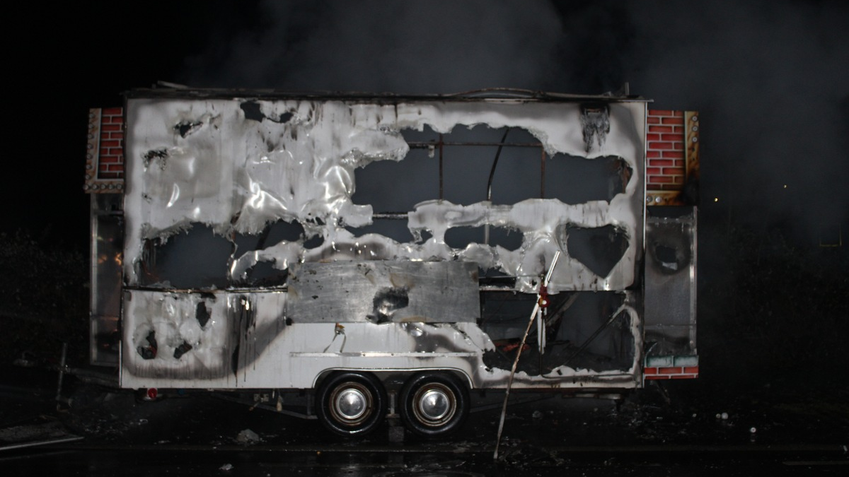 POL-DN: Imbisswagen abgebrannt - Foto: presseportal.de