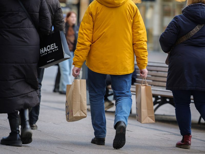 Nach Ansicht von Wirtschaftwissenschaftlern steigt die Gefahr einer Rezession. - Foto: Christian Charisius/dpa