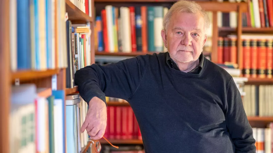 «Kafka. Um sein Leben schreiben» ist das neue Buch von Rüdiger Safranski. - Bild: Patrick Seeger/dpa