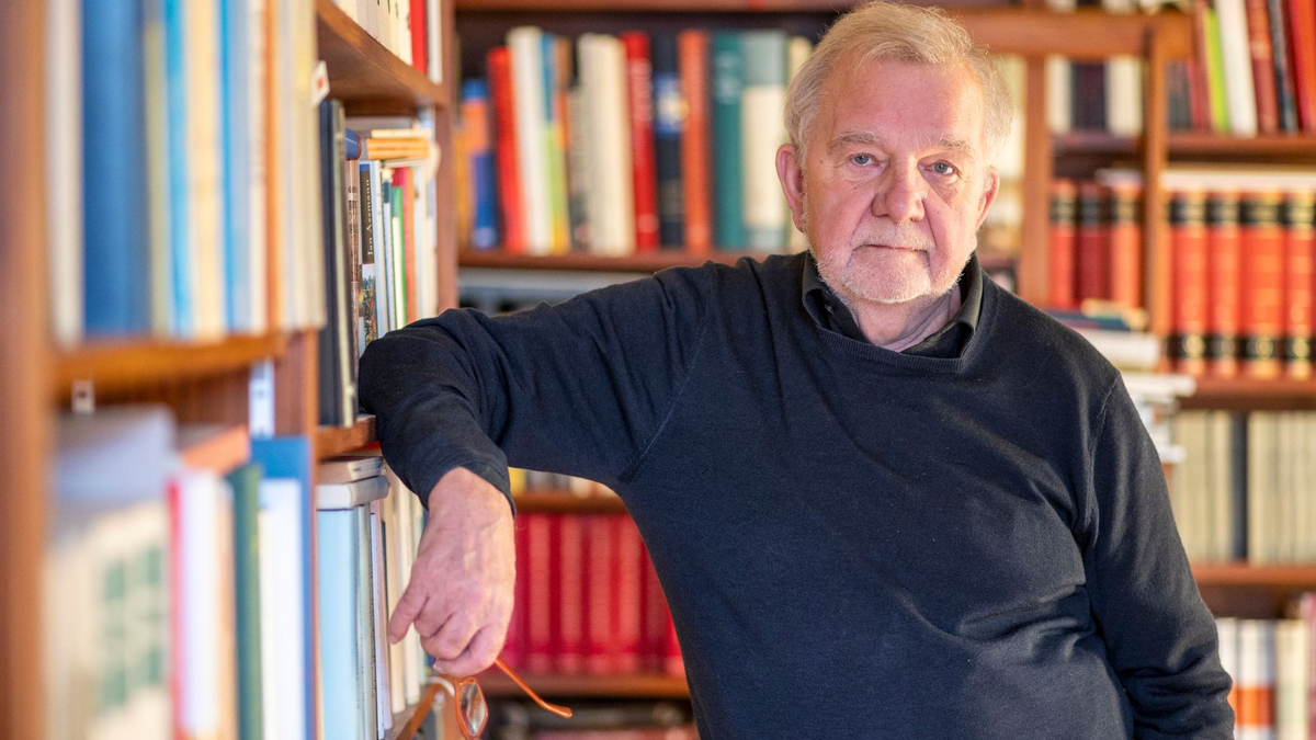 «Kafka. Um sein Leben schreiben» ist das neue Buch von Rüdiger Safranski. - Foto: Patrick Seeger/dpa