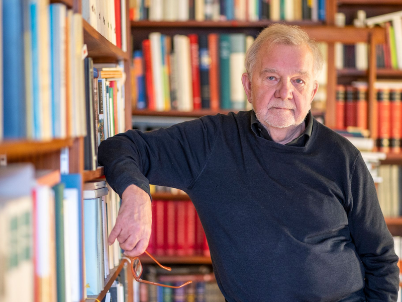 «Kafka. Um sein Leben schreiben» ist das neue Buch von Rüdiger Safranski. - Foto: Patrick Seeger/dpa