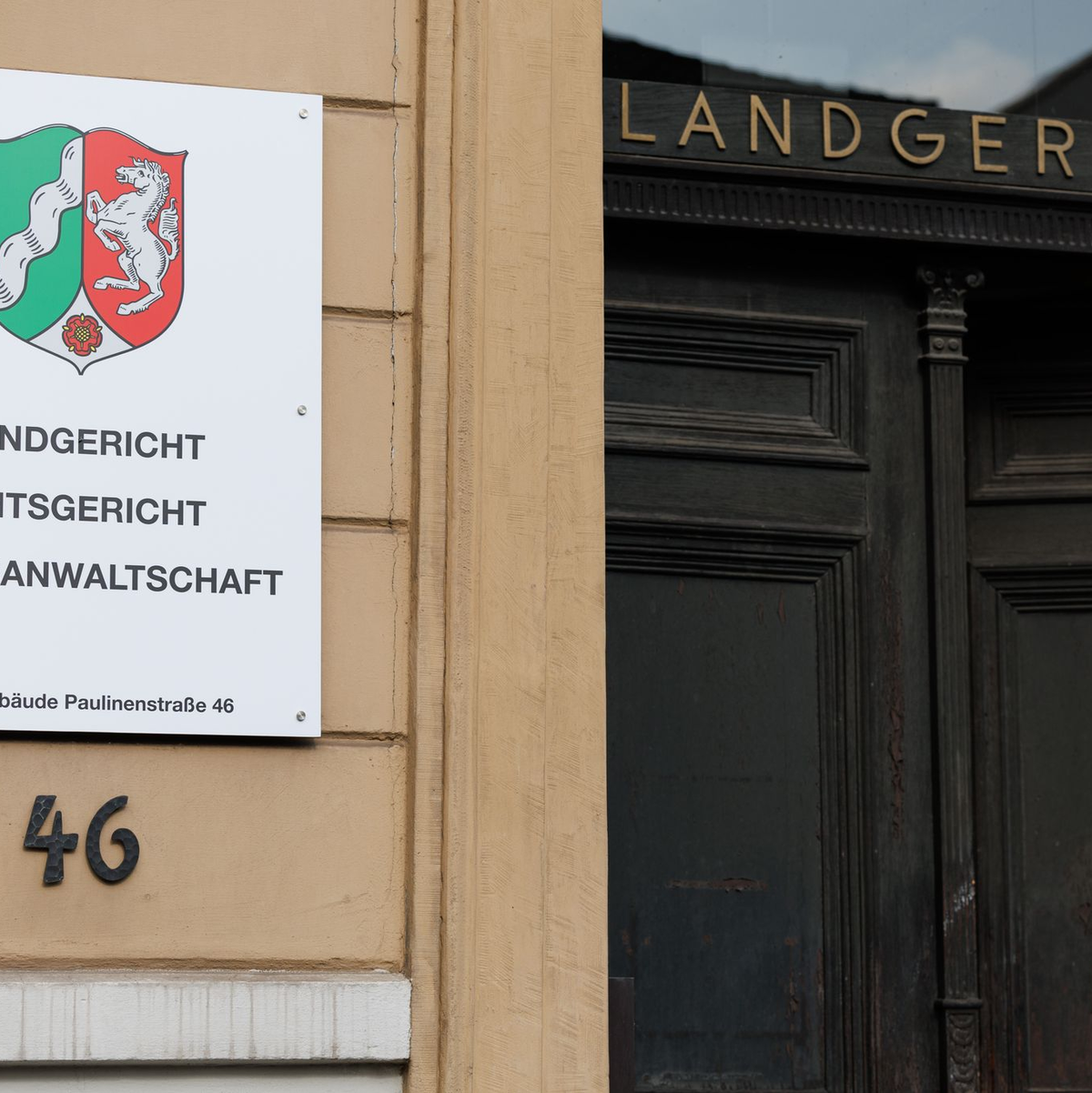 Die große Jugendkammer verhandelt in Detmold wegen des Alters der Angeklagten unter Ausschluss der Öffentlichkeit - Besucher und Medienvertreter sind im Saal nicht zugelassen. - Foto: Friso Gentsch/dpa