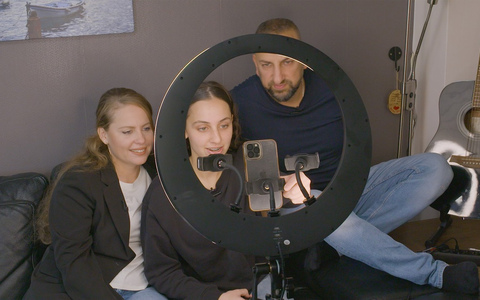 In meiner Welt: Doku ĂŒber Familien im PubertĂ€tswahnsinn / Sechs Folgen ab 19. Februar 2024 im Youtube-Kanal SWR Doku - Foto: presseportal.de In meiner Welt: Doku ĂŒber Familien im PubertĂ€tswahnsinn / Sechs Folgen ab 19. Februar 2024 im Youtube-Kanal SWR Doku - Foto: presseportal.de