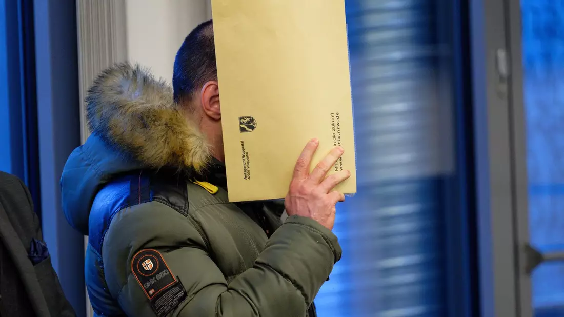 Der zweite Täter ist wegen des Säuranschlags auf Bernhard Günther zu einer langjährigen Haftstrafe verurteilt worden. - Bild: Henning Kaiser/dpa