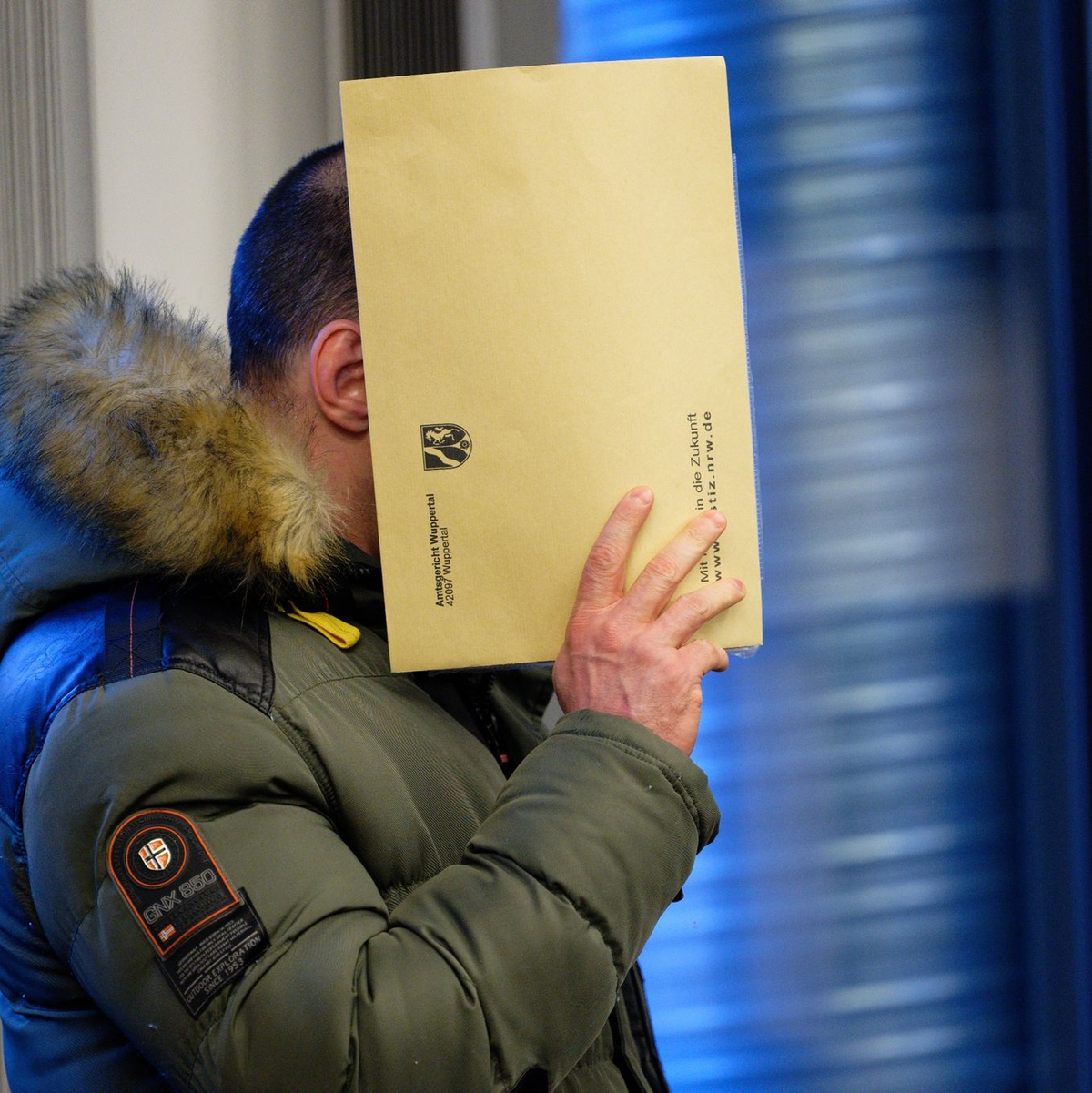 Der zweite Täter ist wegen des Säuranschlags auf Bernhard Günther zu einer langjährigen Haftstrafe verurteilt worden. - Foto: Henning Kaiser/dpa