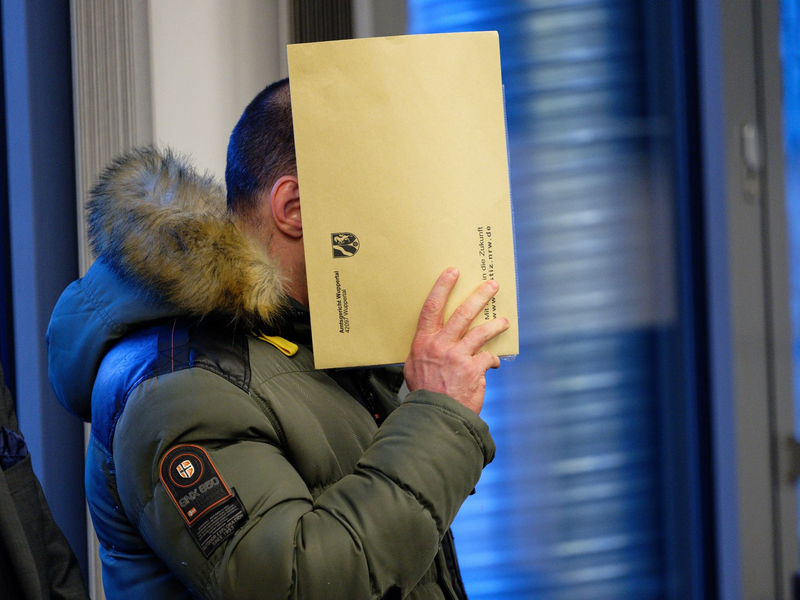 Der zweite Täter ist wegen des Säuranschlags auf Bernhard Günther zu einer langjährigen Haftstrafe verurteilt worden. - Foto: Henning Kaiser/dpa