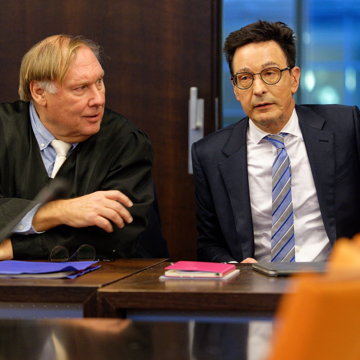 Bernhard Günther (r) hat als Zeuge an dem Prozess in Wuppertal teilgenommen (Archivbild). - Foto: Henning Kaiser/dpa