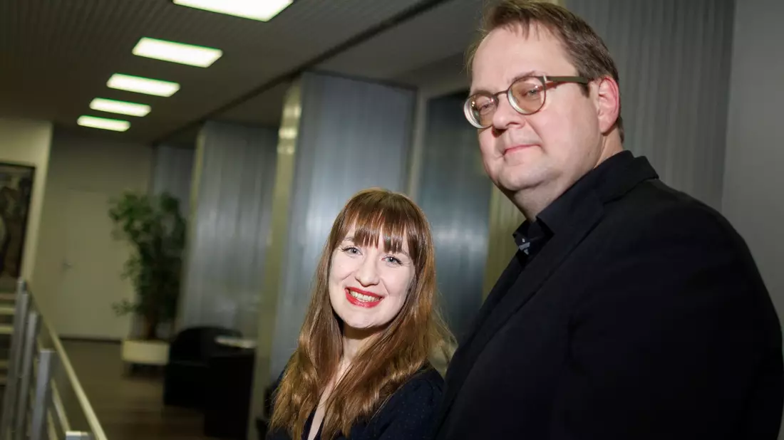 Sie sind das neue Führungs-Duo für die Linke im Bundestag: Heidi Reichinnek und Sören Pellmann. - Bild: Carsten Koall/dpa