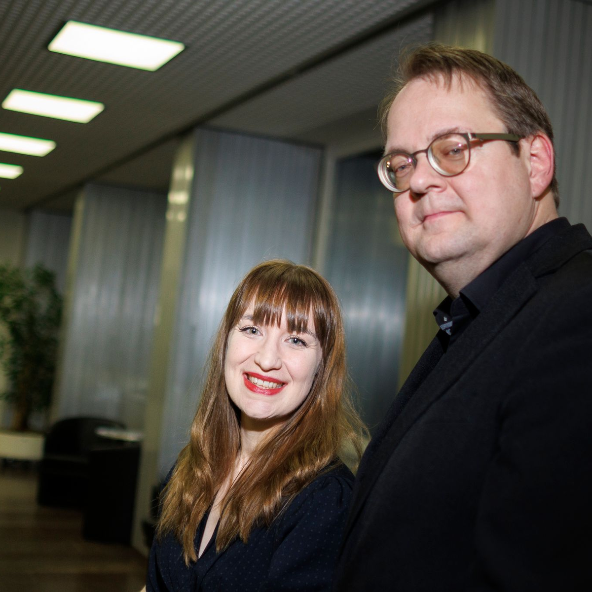 Sie sind das neue Führungs-Duo für die Linke im Bundestag: Heidi Reichinnek und Sören Pellmann. - Foto: Carsten Koall/dpa