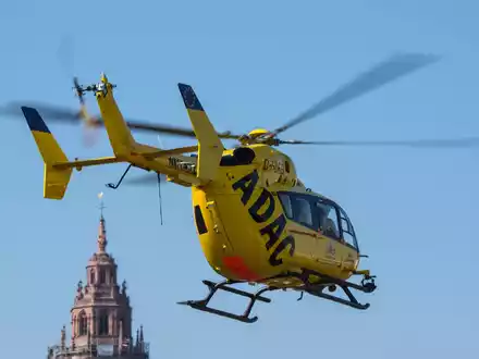 Unfälle jeder Art - ob im Verkehr, bei der Arbeit, Freizeit oder im Sport - machen etwa 30 Prozent der Rettungseinsätze aus der Luft aus. - Foto: Andreas Arnold/dpa