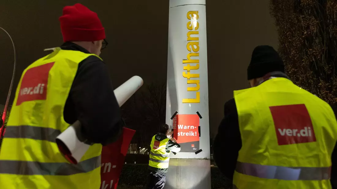 Verdi bezeichnete die zweite Warnstreikwelle als notwendig, weil die Lufthansa in der vorangegangenen Verhandlung keine Anstalten gemacht habe, ihr vorliegendes Angebot nachzubessern. - Bild: Bodo Marks/dpa