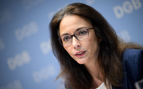 Der Staat müsse die Energiepreise dämpfen und von zusätzlichen Abgaben und Steuern befreien, so DGB-Vorsitzende Yasmin Fahimi. - Foto: Bernd von Jutrczenka/dpa