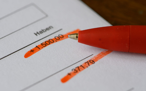 Auch bei kleineren und mittleren Einkommen lohne sich Mehrarbeit kaum, so Wirtschaftsforscher Clemens Fuest (Symbolbild). - Foto: Robert Michael/dpa-Zentralbild/dpa