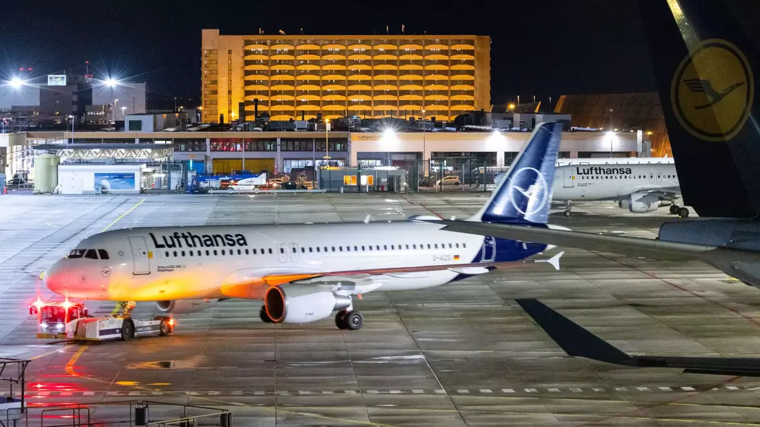 Die Gewerkschaft Verdi hat das Bodenpersonal der Lufthansa für Dienstag zu einem Warnstreik aufgerufen. - Bild: Lando Hass/dpa