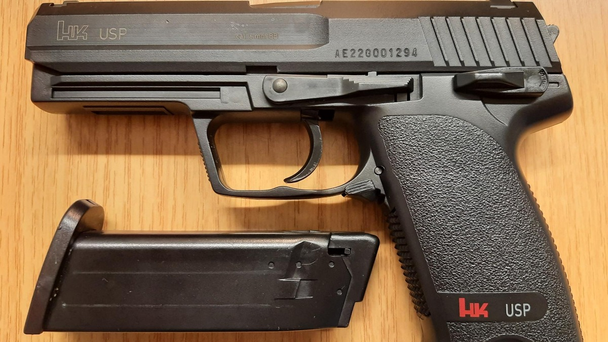 BPOL-H: Hauptbahnhof Hildesheim; Mann mit Anscheinswaffe sorgt für Polizeieinsatz - Foto: presseportal.de