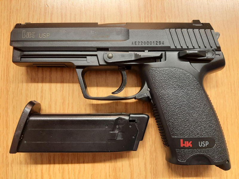 BPOL-H: Hauptbahnhof Hildesheim; Mann mit Anscheinswaffe sorgt fĂŒr Polizeieinsatz - Foto: presseportal.de