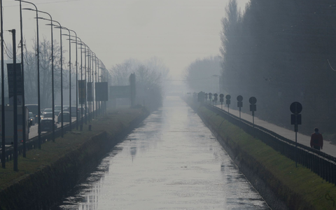 Mit zahlreichen Maßnahmen versucht man in Mailand, der schmutzigen Luft Herr zu werden. - Foto: Luca Bruno/AP/dpa