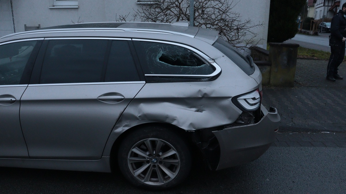 POL-HF: Unfallverursacher flüchtet- Beschädigung an geparkten BMW - Foto: presseportal.de
