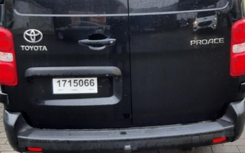 BPOL-FL: Handewitt - Klebekennzeichen abgelaufen; Führerschein ausgeschrieben - Foto: presseportal.de