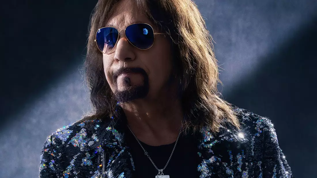 «10,000 Volts» heißt das neue Album von Ace Frehley. - Bild: Jayme T/Coverartwork: Ubk/dpa