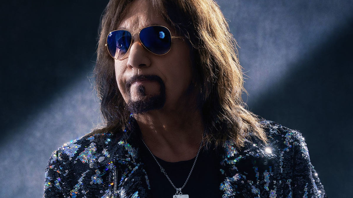 «10,000 Volts» heißt das neue Album von Ace Frehley. - Foto: Jayme T/Coverartwork: Ubk/dpa