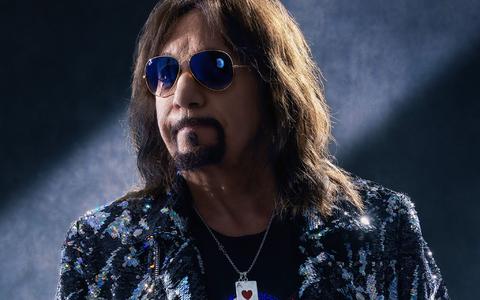 «10,000 Volts» heißt das neue Album von Ace Frehley. - Foto: Jayme T/Coverartwork: Ubk/dpa