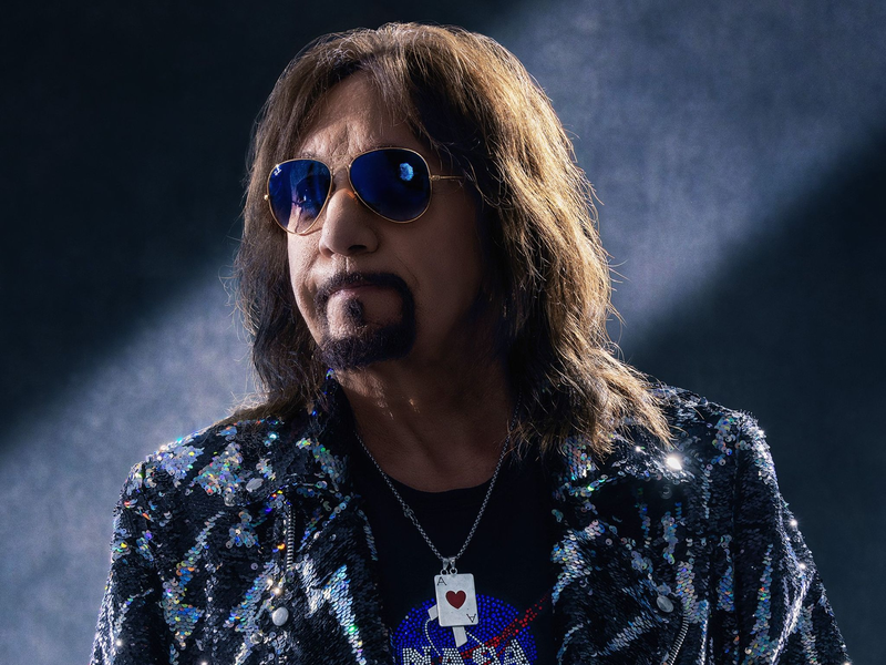 «10,000 Volts» heißt das neue Album von Ace Frehley. - Foto: Jayme T/Coverartwork: Ubk/dpa