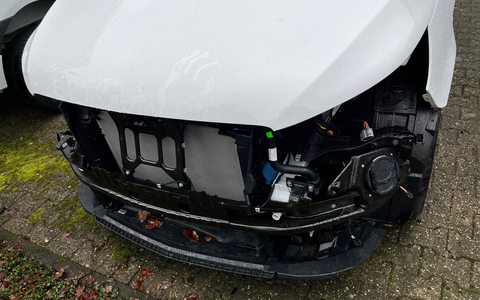 POL-GM: Autoteile von vier Lastwagen gestohlen - Foto: presseportal.de