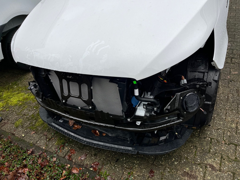 POL-GM: Autoteile von vier Lastwagen gestohlen - Foto: presseportal.de