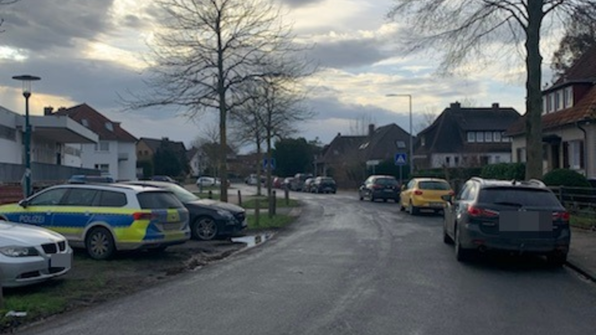 POL-HM: Verkehrsunfallflucht - Polizei sucht Zeugen - Foto: presseportal.de