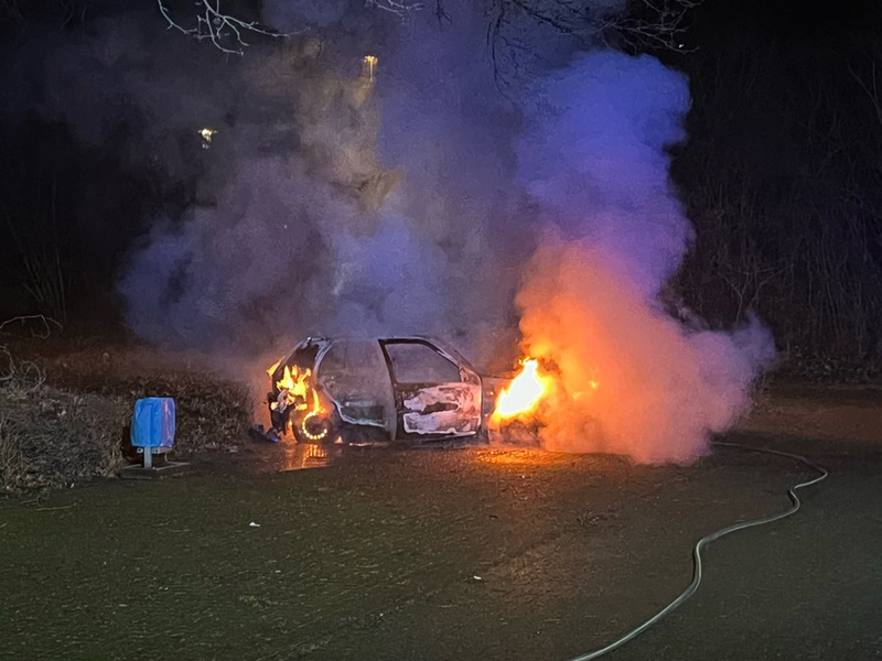 POL-NE: Geparkter Pkw brennt komplett aus - Foto: presseportal.de