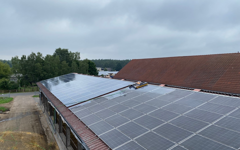 PV+ Solarreinigung GmbH: Dauerhaft hohe Solarerträge - Wie Jens Geislers Solarreinigungen die Leistungsfähigkeit von PV-Anlagen erhalten - Foto: presseportal.de