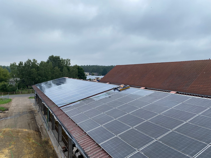 PV+ Solarreinigung GmbH: Dauerhaft hohe Solarerträge - Wie Jens Geislers Solarreinigungen die Leistungsfähigkeit von PV-Anlagen erhalten - Foto: presseportal.de
