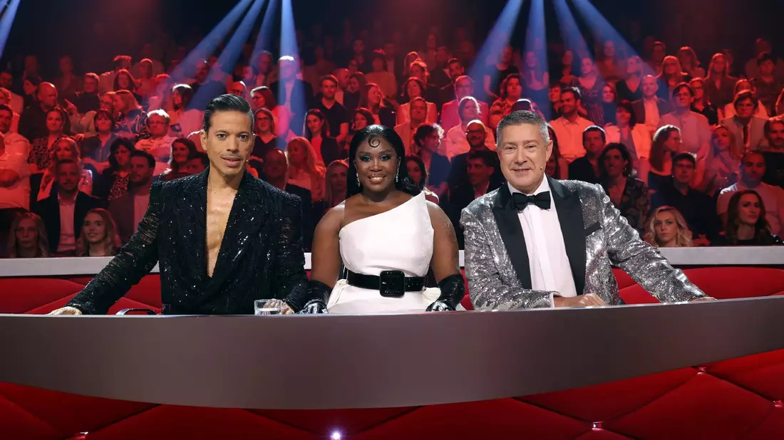 Die Jury der Tanz-Show «Let's Dance» mit Jorge González, Motsi Mabuse und Joachim Llambi (l-r). - Bild: Frank W. Hempel/RTL+ /dpa