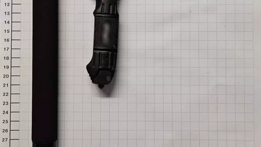 BPOL NRW: Bundespolizei stellt 24-Jährigen mit Messer und Teleskopschlagstock - Bild: presseportal.de