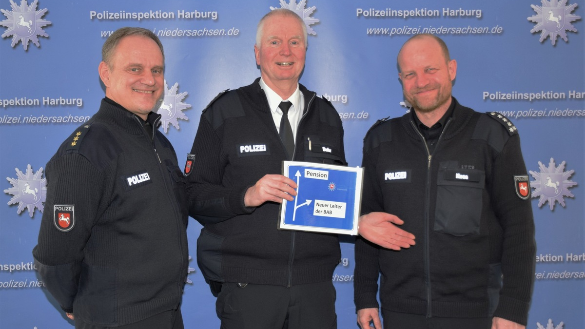 POL-WL: Führungswechsel bei der Autobahnpolizei - Dienststellenleiter geht in Pension - Foto: presseportal.de