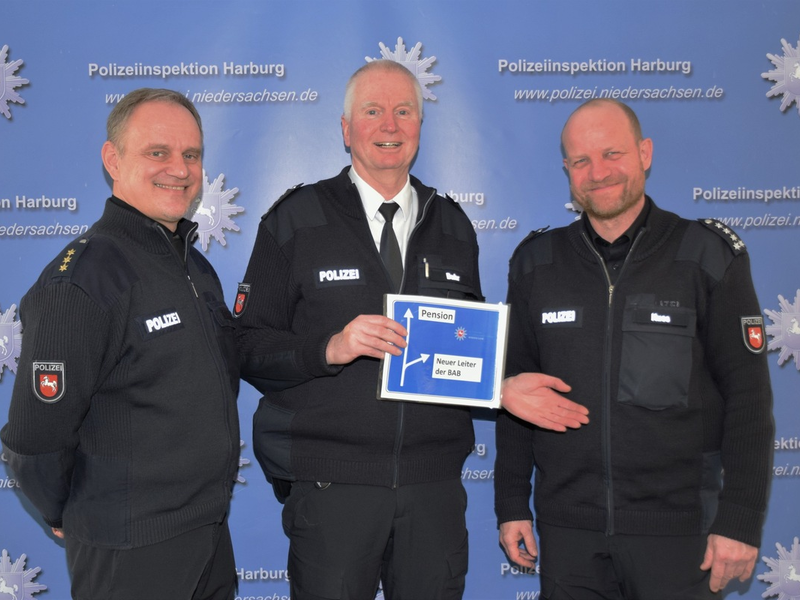 POL-WL: Führungswechsel bei der Autobahnpolizei - Dienststellenleiter geht in Pension - Foto: presseportal.de