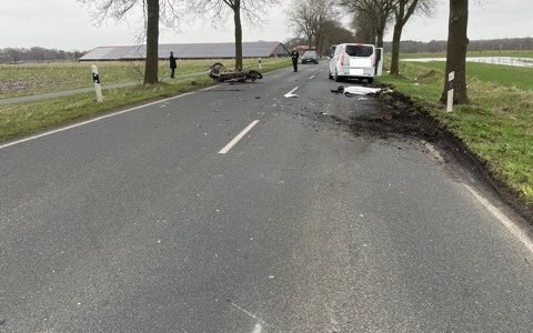 POL-CUX: Schwerer Verkehrsunfall zwischen Bramstedt und Bokel - Motorradfahrer verstirbt noch an der Unfallstelle (Lichtbild in der Anlage) - Foto: presseportal.de