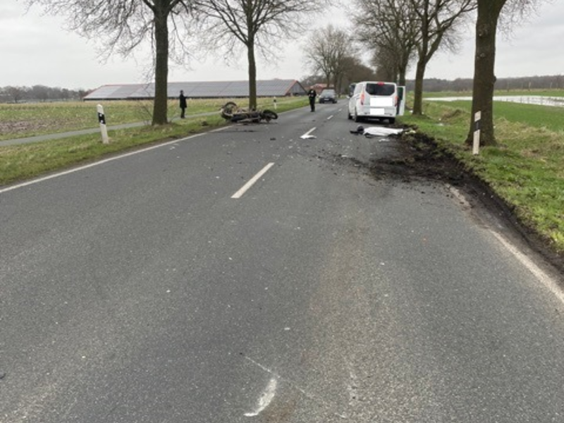 POL-CUX: Schwerer Verkehrsunfall zwischen Bramstedt und Bokel - Motorradfahrer verstirbt noch an der Unfallstelle (Lichtbild in der Anlage) - Foto: presseportal.de
