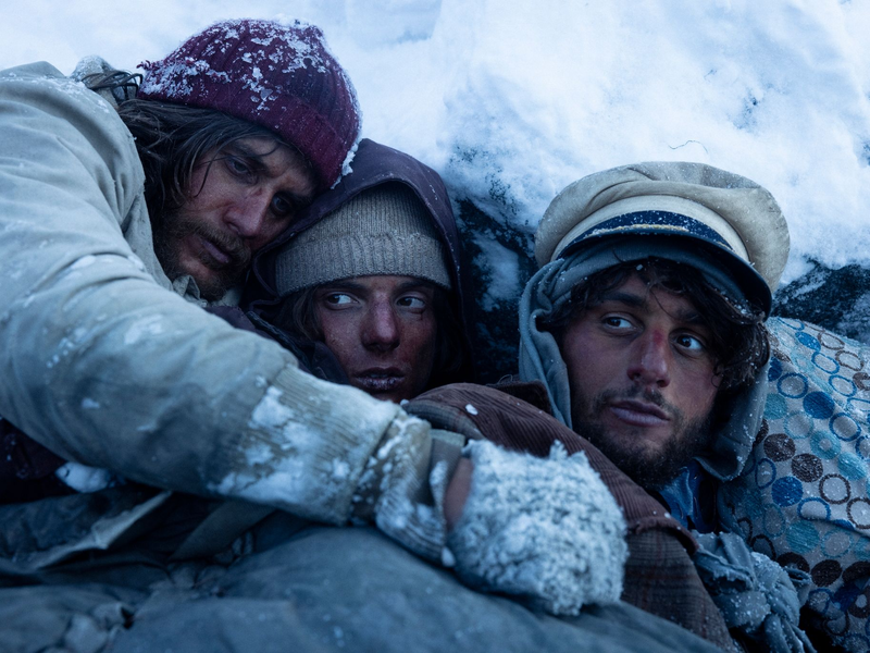 Eine Szene aus dem Film Die Schneegesellschaft. - Foto: -