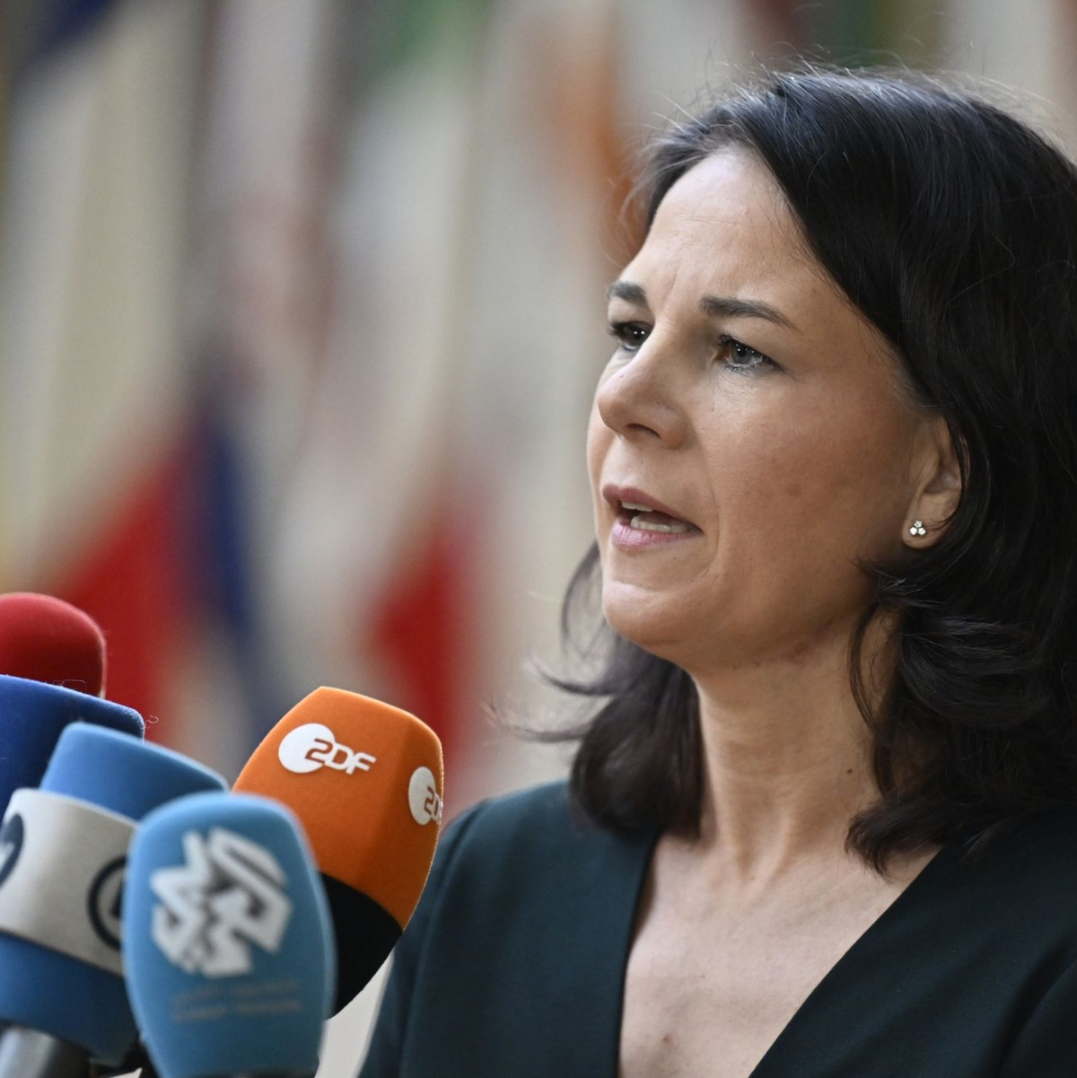 Kurz vor dem zweiten Jahrestag des russischen Einmarschs in die Ukraine findet Außenministerin Annalena Baerbock deutliche Worte für Russlands Präsident Wladimir Putin (Archivbild). - Foto: Dirk Waem/Belga/dpa