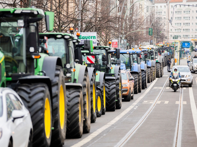 Die Union will dem Gesetz nur zustimmen, wenn SPD, Grüne und FDP auf die geplante Streichung der Steuervergünstigung beim Agrardiesel verzichten. - Foto: Christoph Soeder/dpa