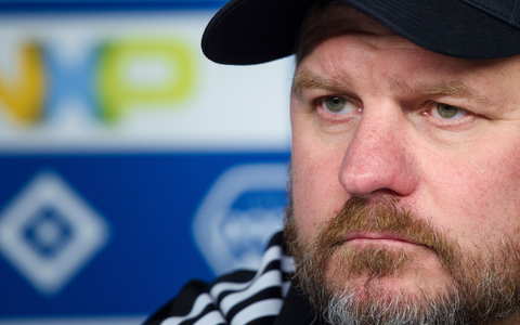 Steffen Baumgart nimmt an einer Pressekonferenz zu seiner Vorstellung als Cheftrainer des Hamburger SV teil. - Foto: Gregor Fischer/dpa