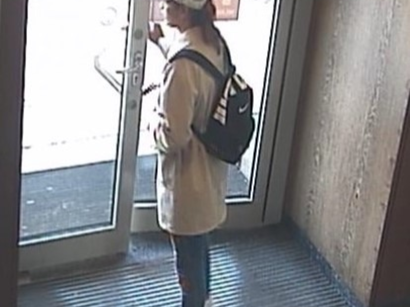 POL-SLS: Öffentlichkeitsfahndung nach Diebstahl eines Geldbeutels und Geldabhebung in Saarlouis / Wer kennt die unbekannte Täterin? - Foto: presseportal.de