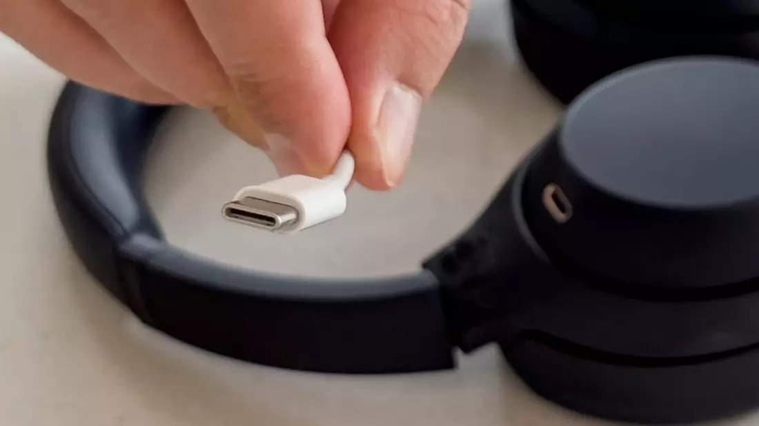 USB Type C: TÜV SÜD informiert zu Funktionen des Universalsteckers - Bild: presseportal.de