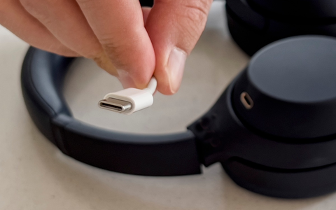 USB Type C: TÜV SÜD informiert zu Funktionen des Universalsteckers - Foto: presseportal.de