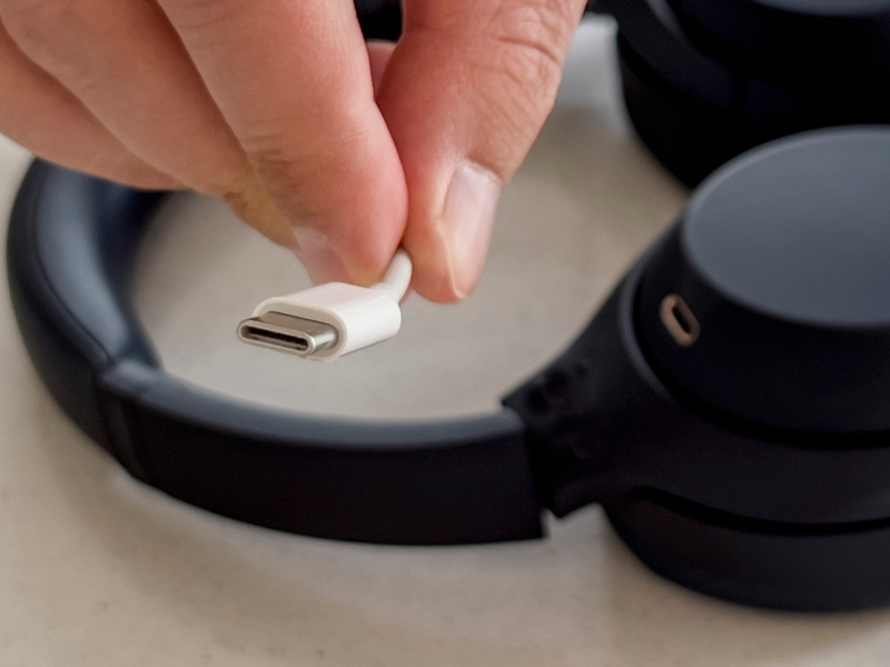 USB Type C: TÜV SÜD informiert zu Funktionen des Universalsteckers - Foto: presseportal.de