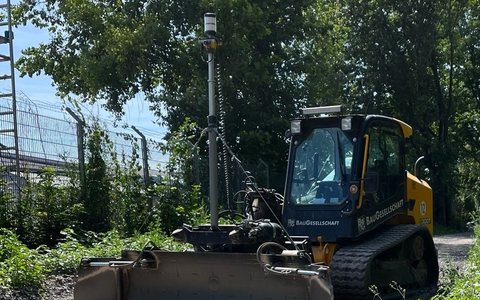 POL-KLE: Rees - Baufahrzeug und Planierschild entwendet / Polizei sucht Zeugen - Foto: presseportal.de